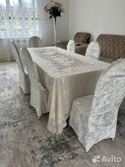 Стол и стулья