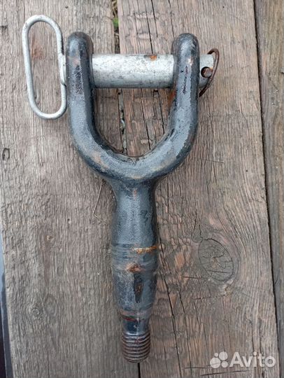 Буксировочная петля тягача Volvo