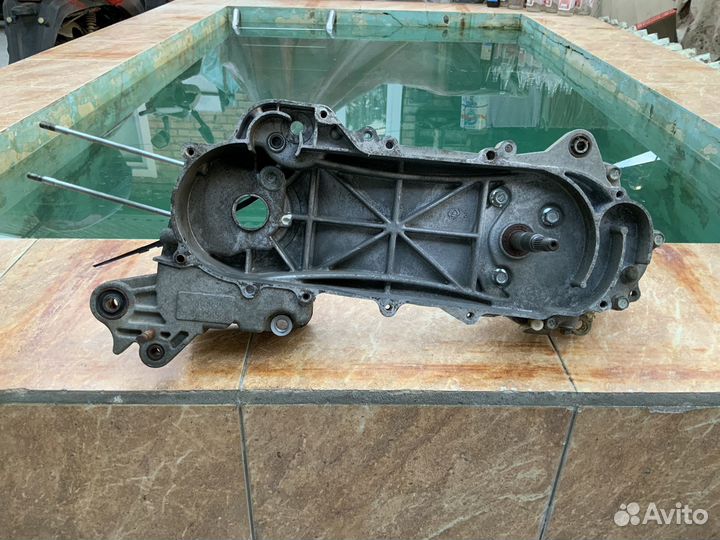 Картер левый 139QMB R12