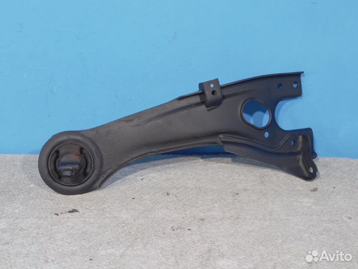 Задний продольный рычаг левый Kia Ceed 1 (ED)