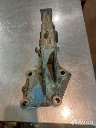 Опора двигателя правая Peugeot 307, akпп