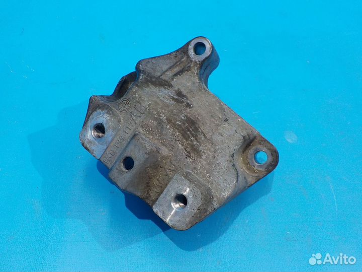 Кронштейн МКПП левый skoda Octavia A5 (1Z) 2004-2013