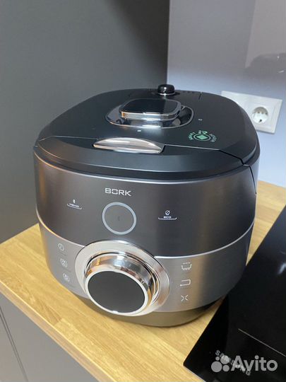 Мультиварка Bork U804 