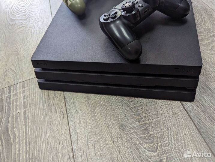 Приставка Sony PlayStation 4 pro 1tb / 2 геймпада