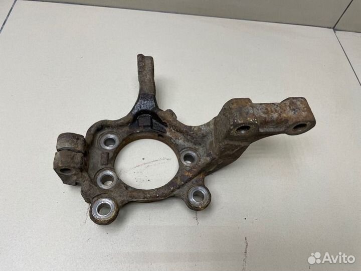 Кулак поворотный передний левый Nissan Tiida