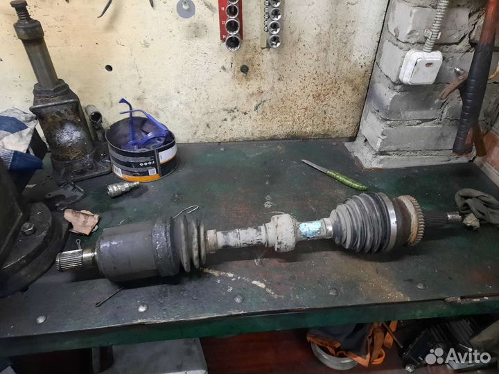 Передний левый привод на Хундай Санта Фе3