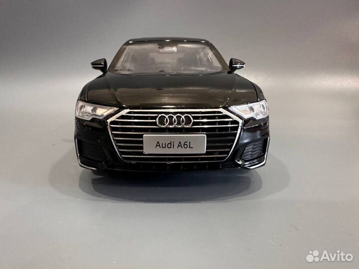 Продаю модель масштаба 1:18 Audi A6 L