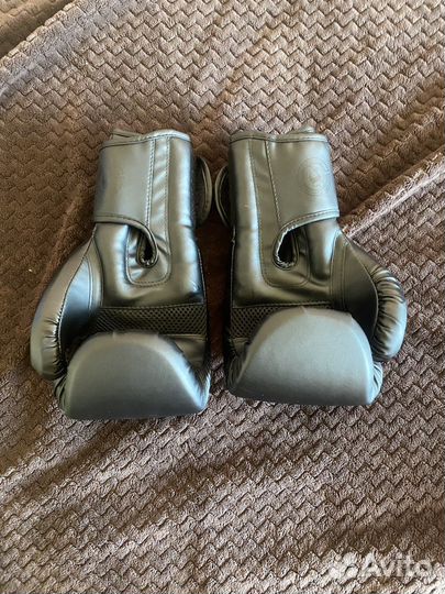 Боксерские перчатки 10 oz venum