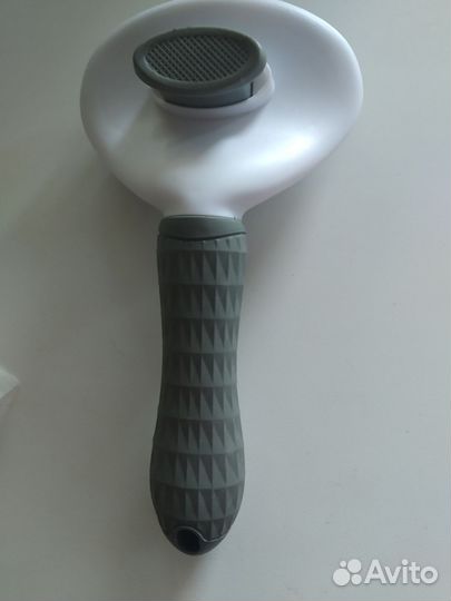 Когтерезка и расчёска для кошки