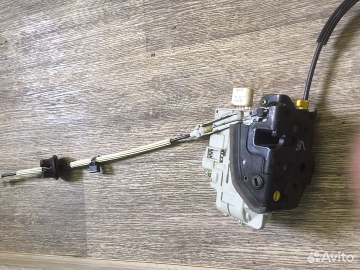 Замок двери задний правый Ауди Q5