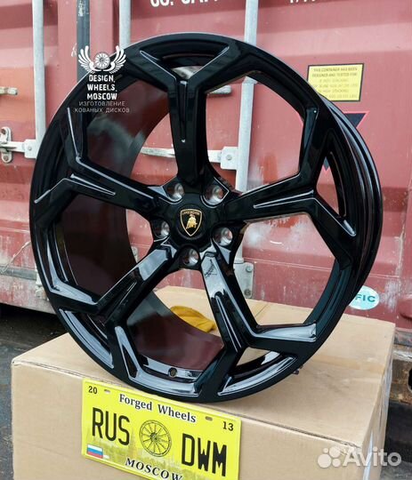 Кованые диски R22 на Urus Lamborghini Ламба Урус