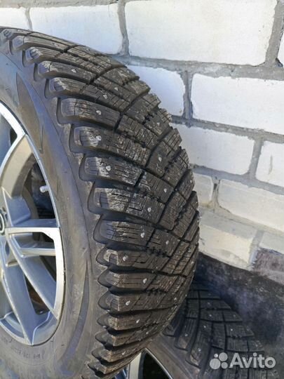 Goodyear UltraGrip 235/55 R17 103