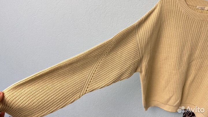 Свитер укороченный