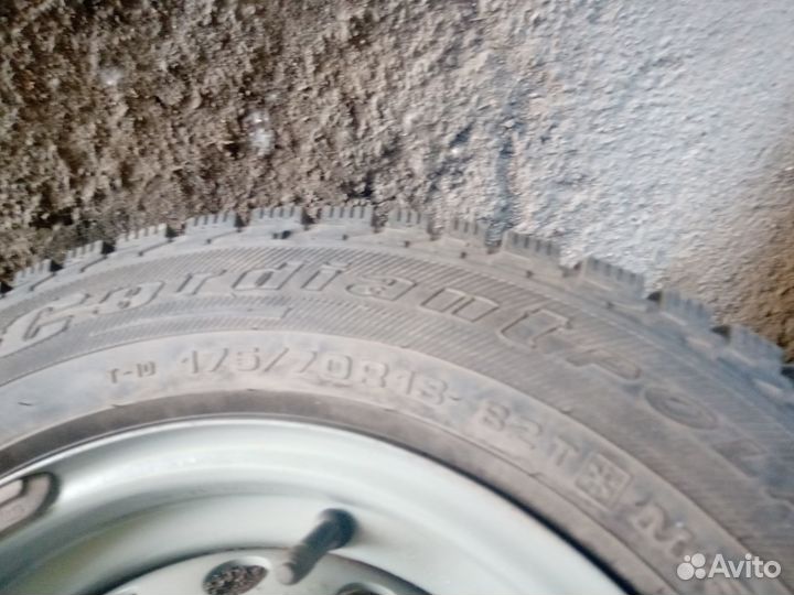Комплект 175/70/R13 шипованных шин на ваз Cordiant