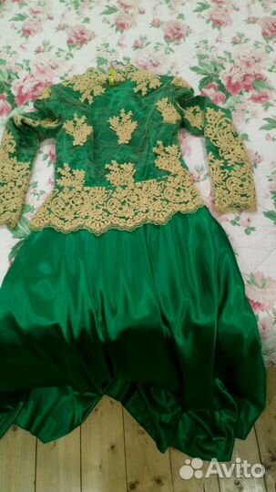 Платье на никах