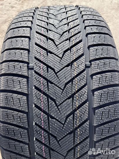 Sonix WinterXPro 999 315/40 R21 134U