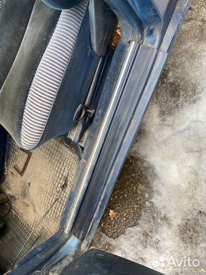 Накладки порогов внутренние Mercedes W126