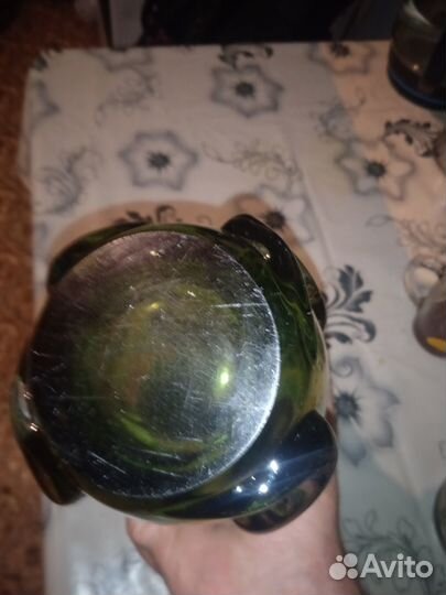 Старинная ваза стекло,зелёное