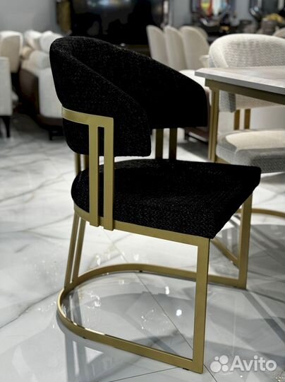 Стол обеденный. В наличии