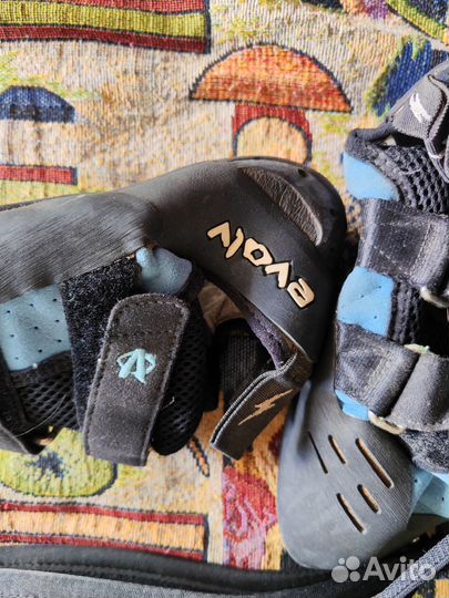 Скальные туфли evolv и беседка beal