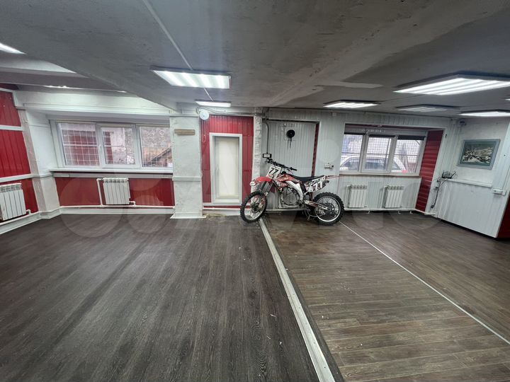 Гараж, > 30 м²
