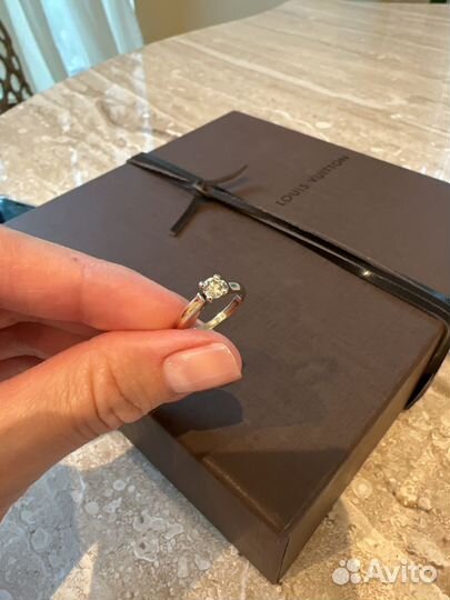 Золотое кольцо с бриллиантом 0,26 карат