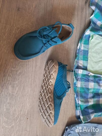 Пакетом на девушку