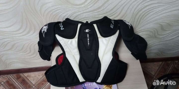 Нагрудник хоккейный детский Easton EQ50