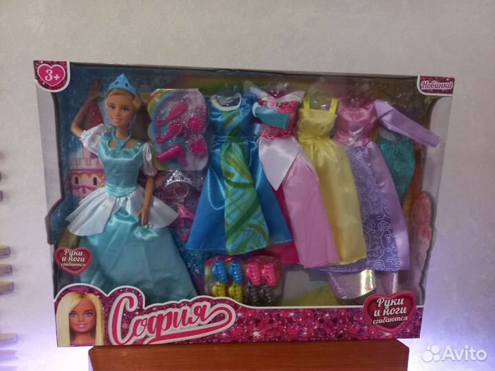 Новая кукла София с платьями