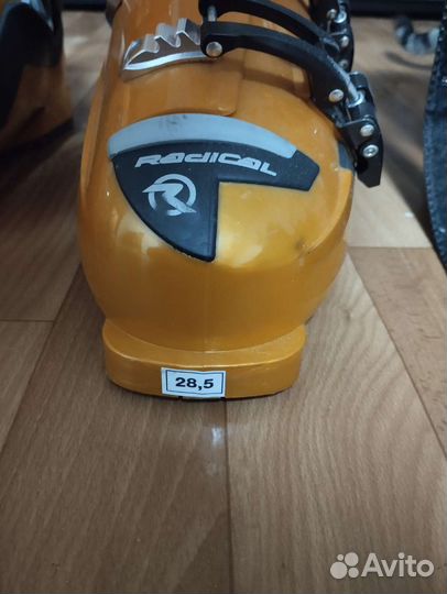 Горные лыжи и ботинки