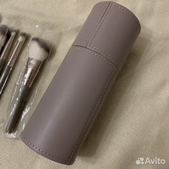 Кисти и футляр