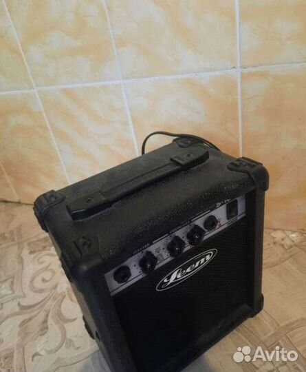 Гитарный комбоусилитель
