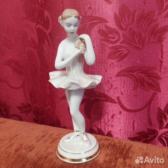 Статуэтка фарфор Балерина с цветком СССР