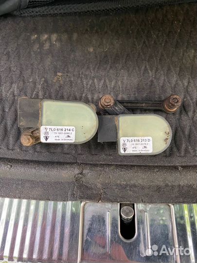 Датчик положения кузова Touareg