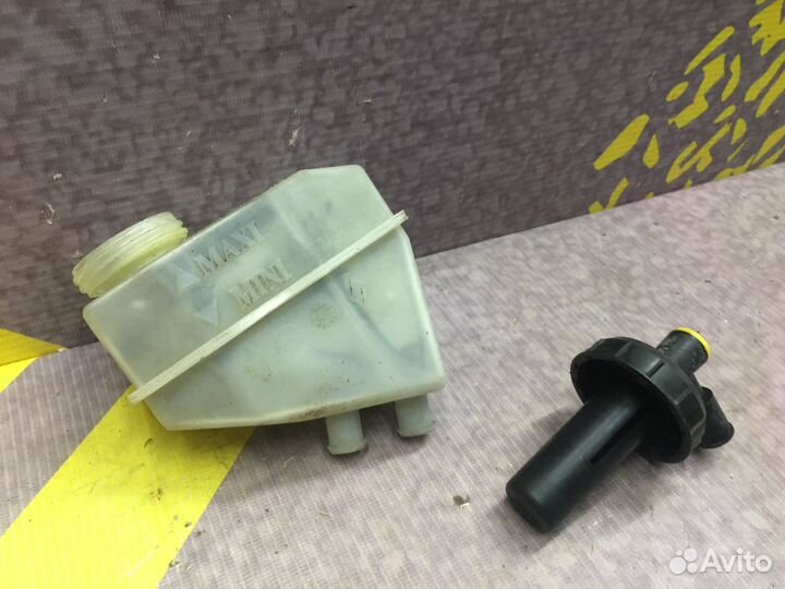 Бачок тормозной жидкости Крышка Симбол Клио 2