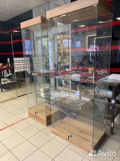 Стеклянная витрина