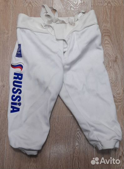 Фехтовальные бриджи uhlmann fie 800 ньютон 2015