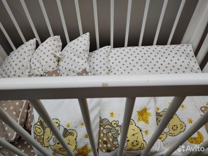 Детская кроватка с маятником и ящиком