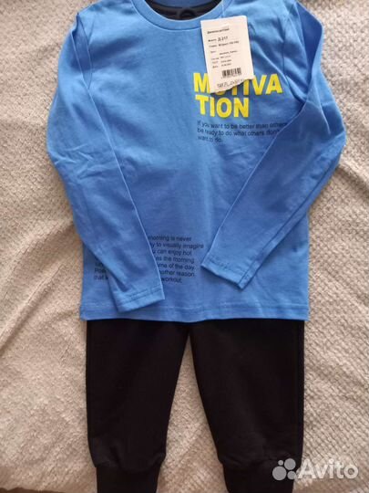 Новый тонкий костюм на мальчика 110 размер