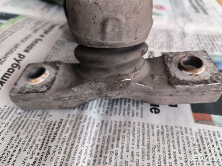 Нижний рычаг передней подвески Lexus gs awd 2010