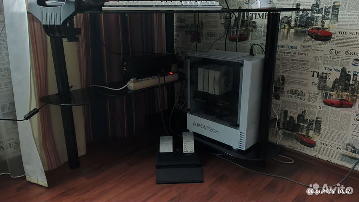 Продам угловой стеклянный стол в чёрном цвете