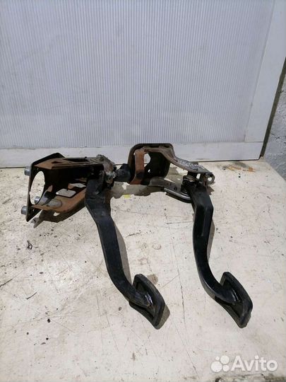 Педаль Киа Церато 2009 год