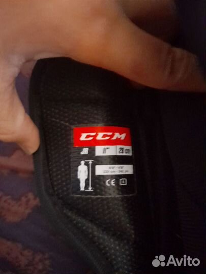 Продам хоккейные щитки ccm jetspeed ft485