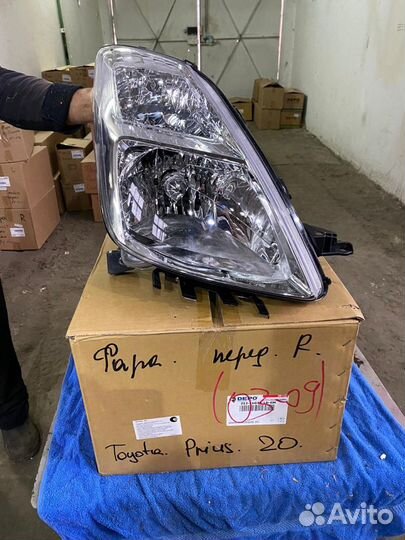 Фара правая Toyota Prius 20