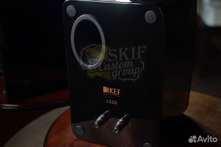 Полочная акустическая система KEF LS 50