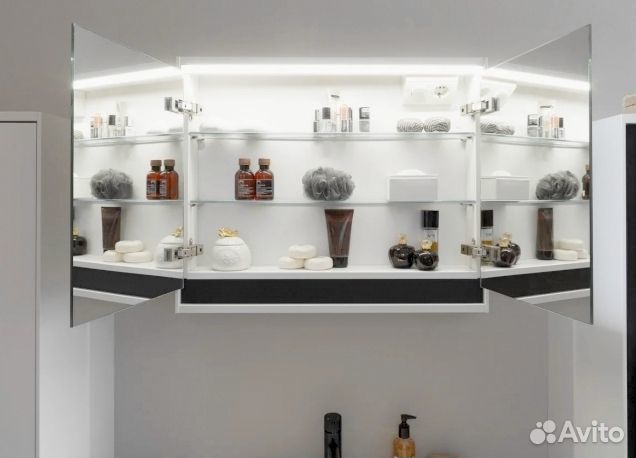 Стеклянная полка в нишу