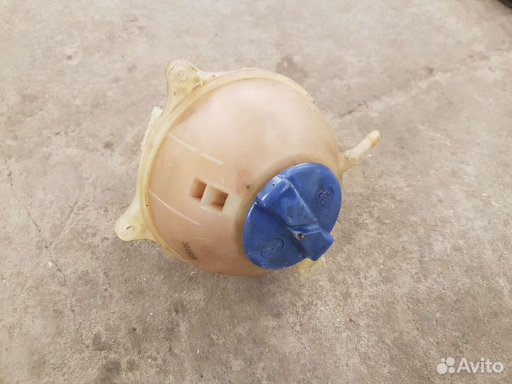 Бачок расширительный Volkswagen Passat B3