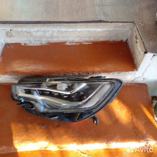 Фара Audi A6 Передняя Левая