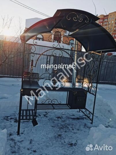Мангал с крышей