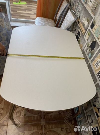 Кухонный стол и стулья в хорошем состоянии